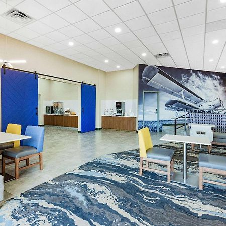 Hotel Wingate By Wyndham Wichita Airport Exterior foto