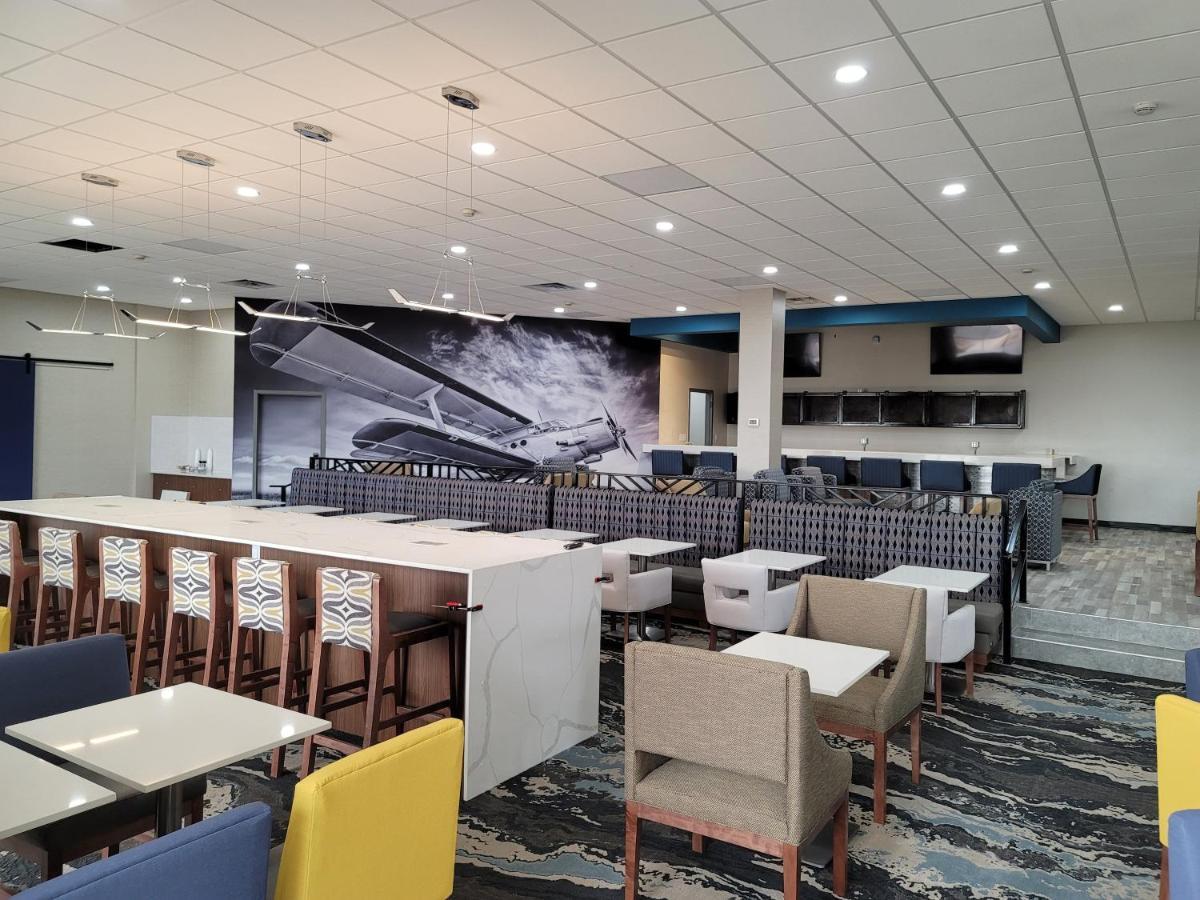 Hotel Wingate By Wyndham Wichita Airport Exterior foto