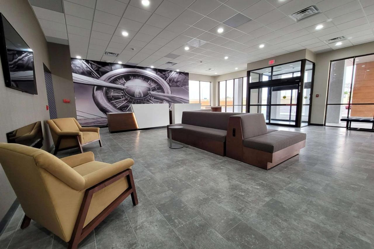 Hotel Wingate By Wyndham Wichita Airport Exterior foto