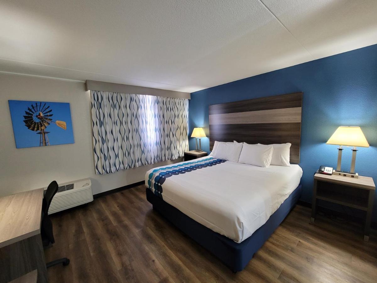 Hotel Wingate By Wyndham Wichita Airport Exterior foto