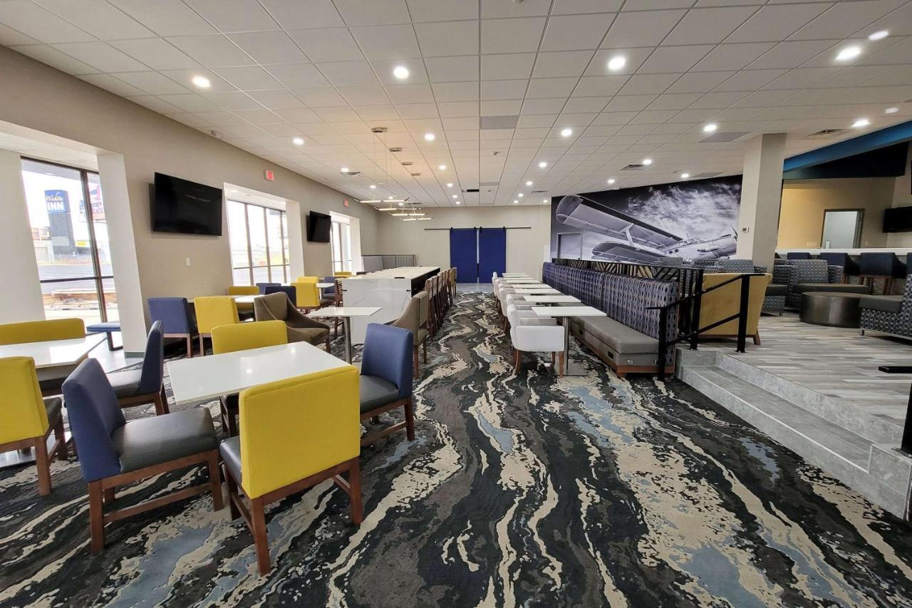 Hotel Wingate By Wyndham Wichita Airport Exterior foto