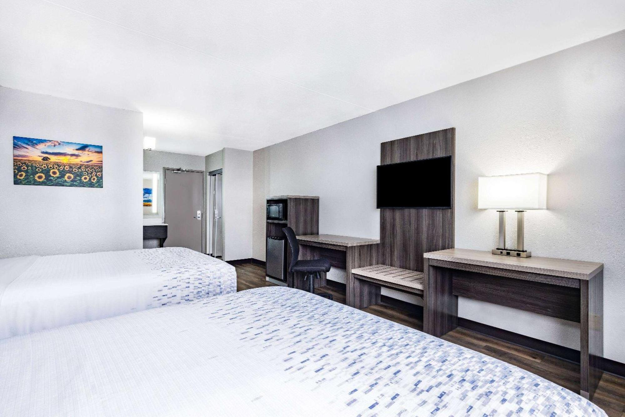 Hotel Wingate By Wyndham Wichita Airport Exterior foto