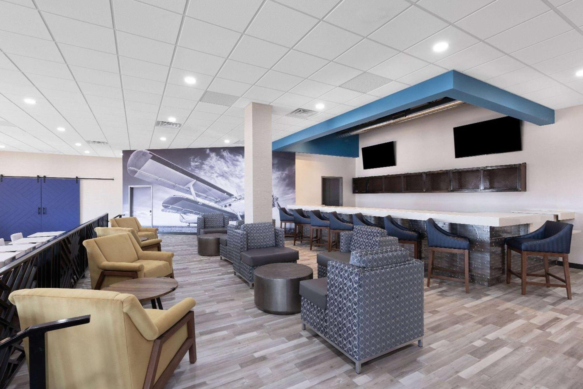 Hotel Wingate By Wyndham Wichita Airport Exterior foto