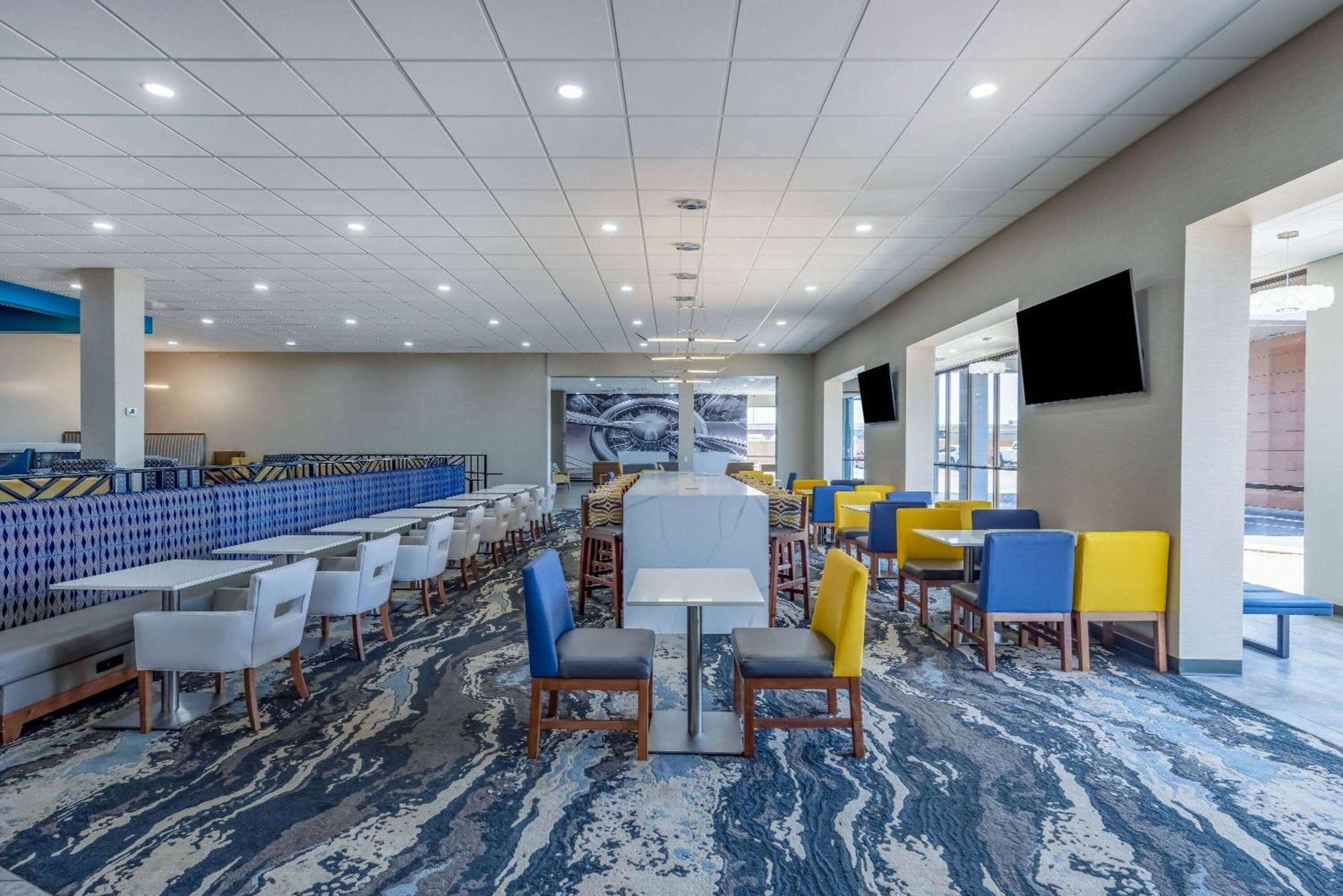 Hotel Wingate By Wyndham Wichita Airport Exterior foto