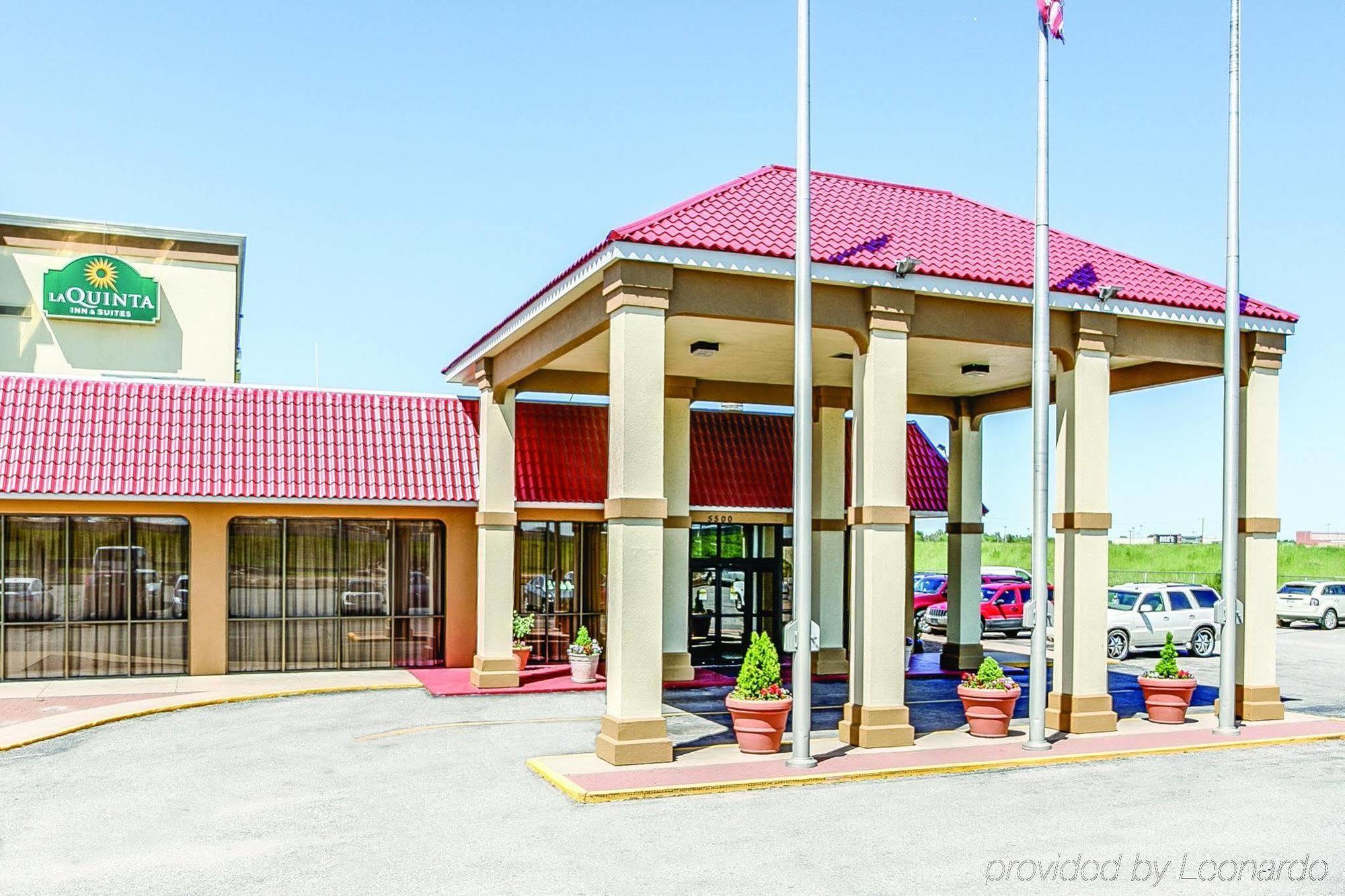 Hotel Wingate By Wyndham Wichita Airport Exterior foto