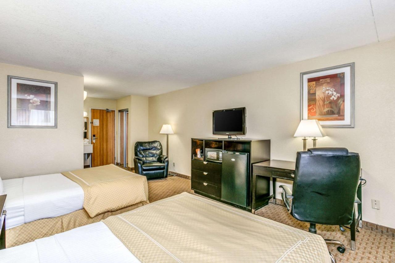 Hotel Wingate By Wyndham Wichita Airport Exterior foto