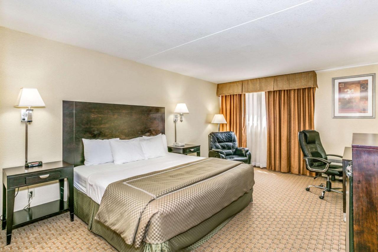 Hotel Wingate By Wyndham Wichita Airport Exterior foto