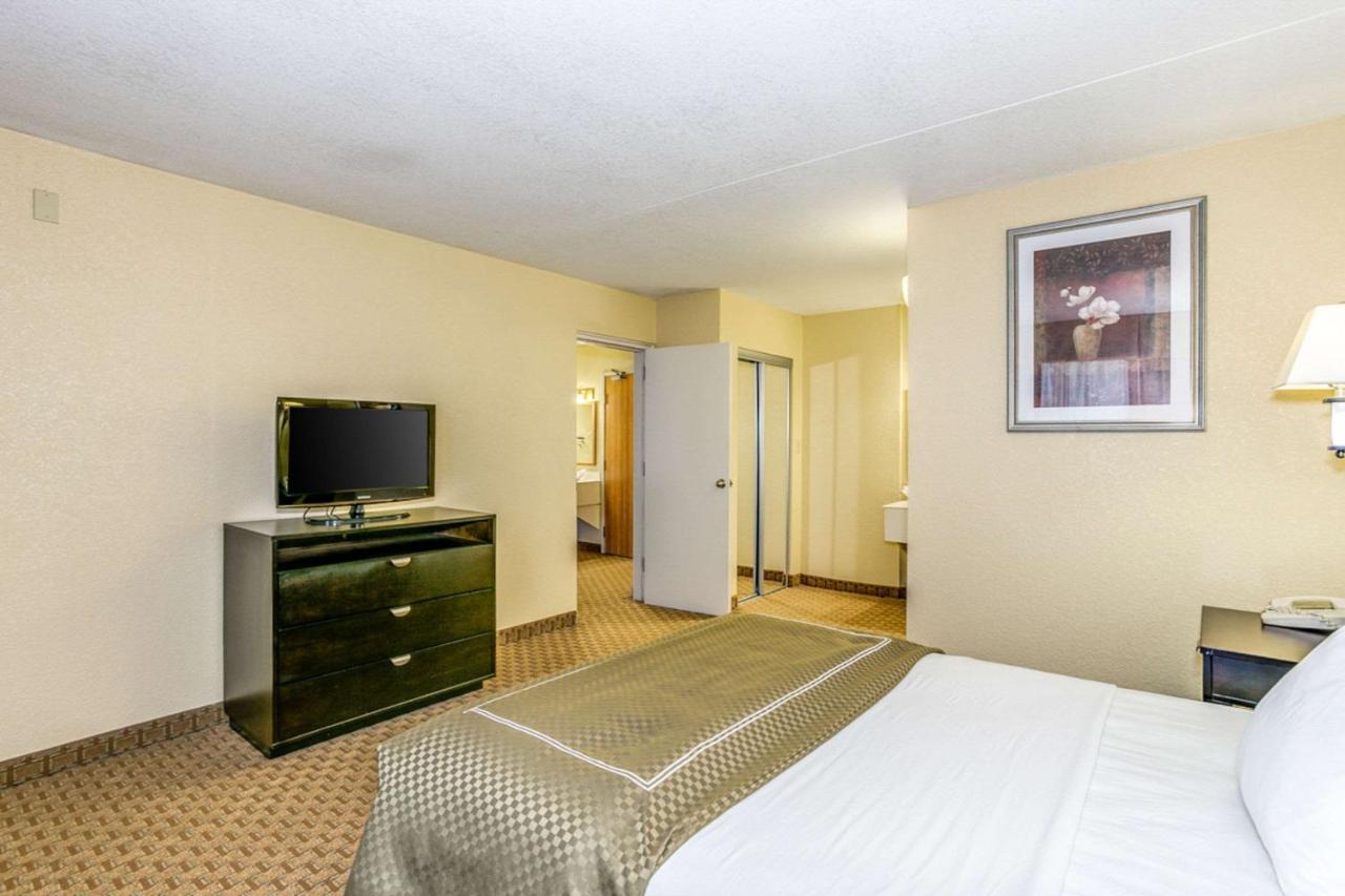 Hotel Wingate By Wyndham Wichita Airport Exterior foto