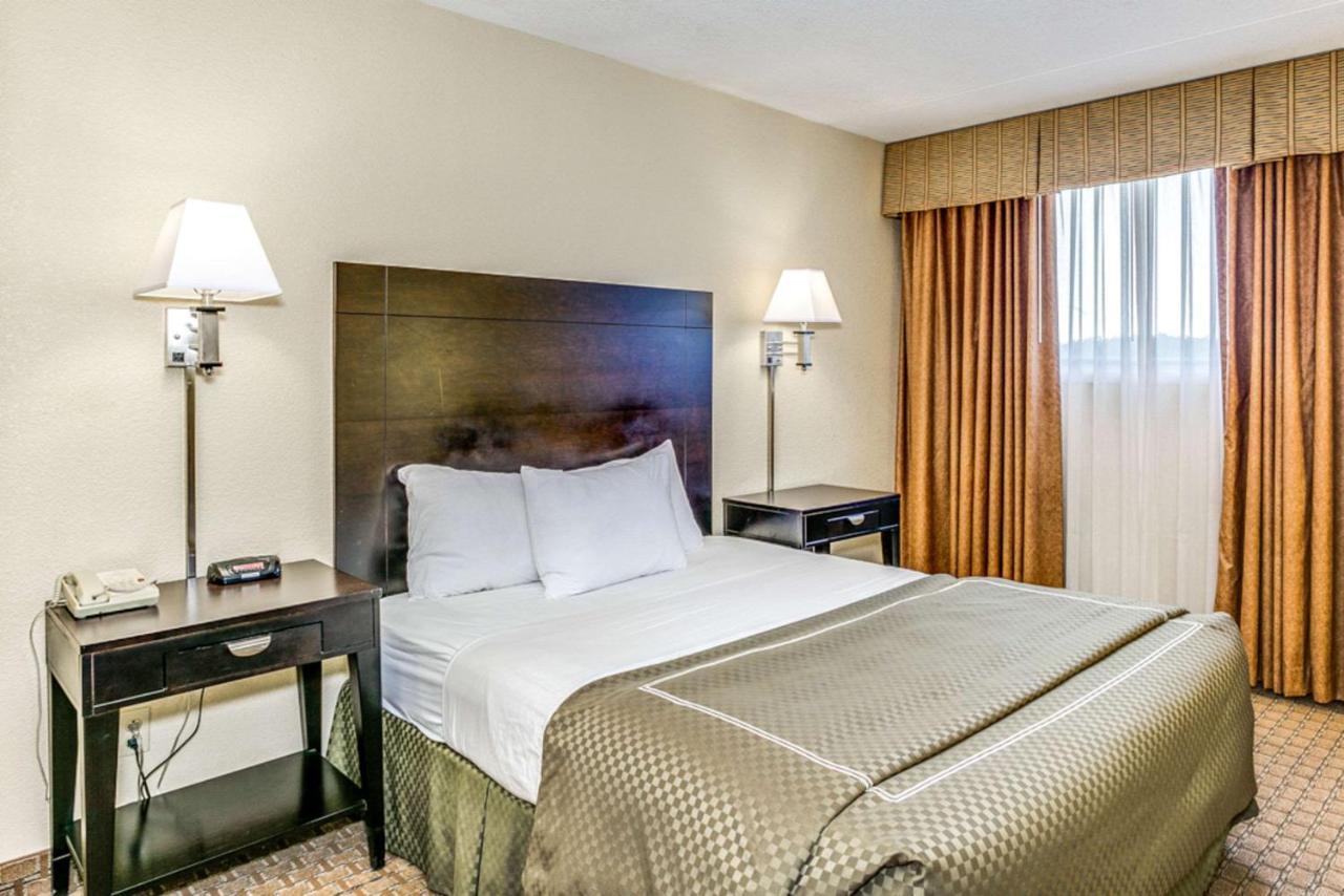 Hotel Wingate By Wyndham Wichita Airport Exterior foto