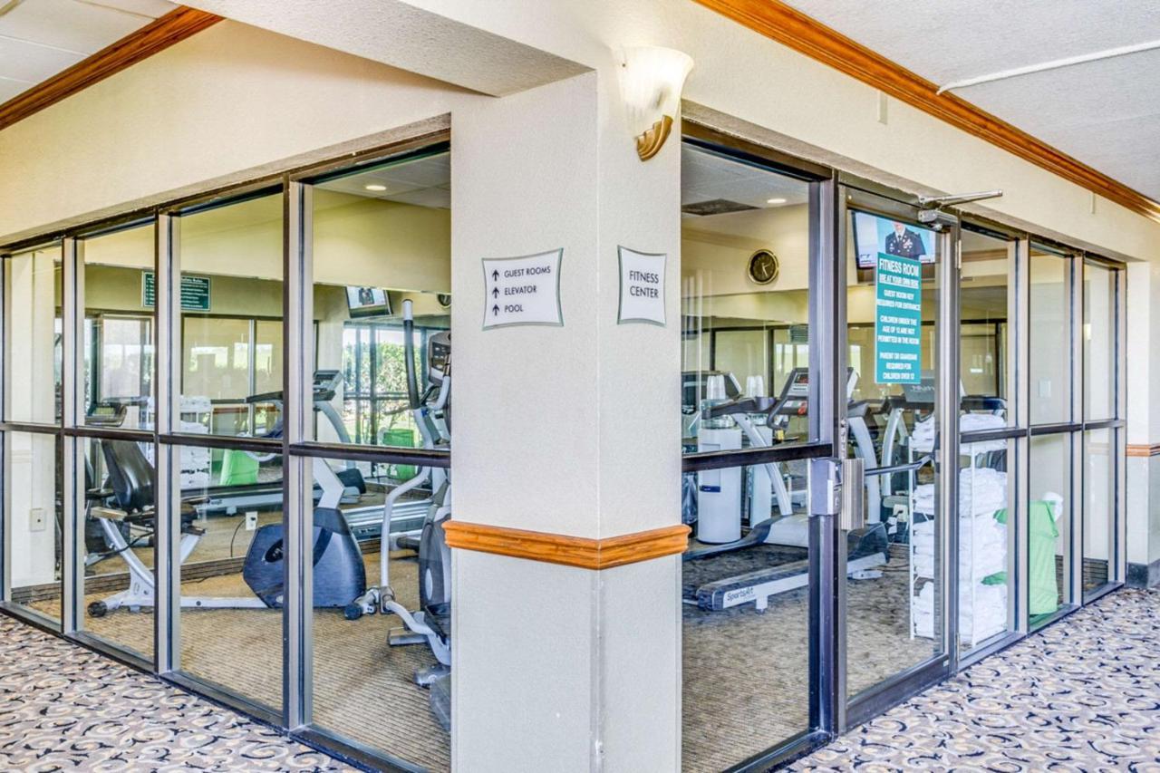 Hotel Wingate By Wyndham Wichita Airport Exterior foto
